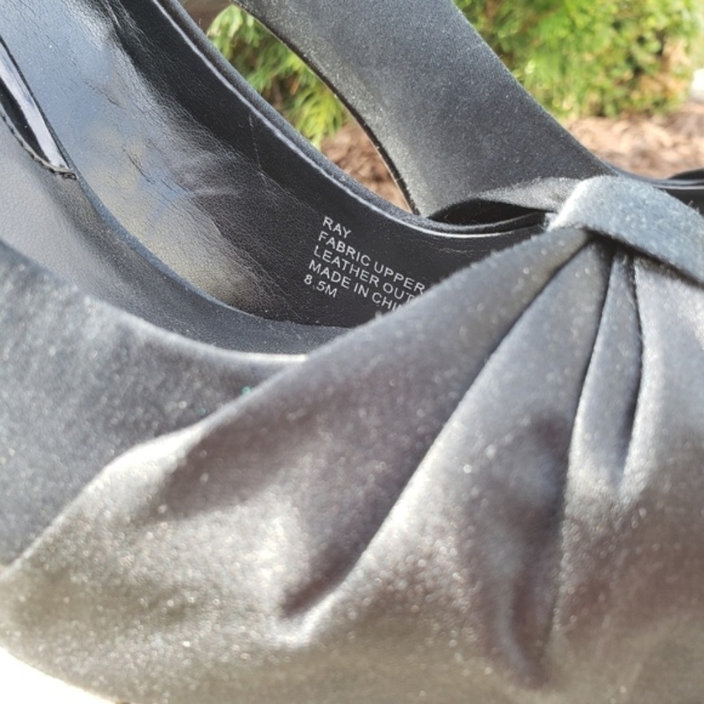 White House Black Market Ray Satin Pleat Heels 8.5 - Picture 5 of 5